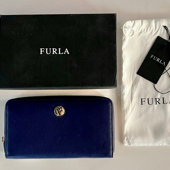 Furla extra large zip around wallet in navy leather. Brand new with tags in box - Picture 1 of 4